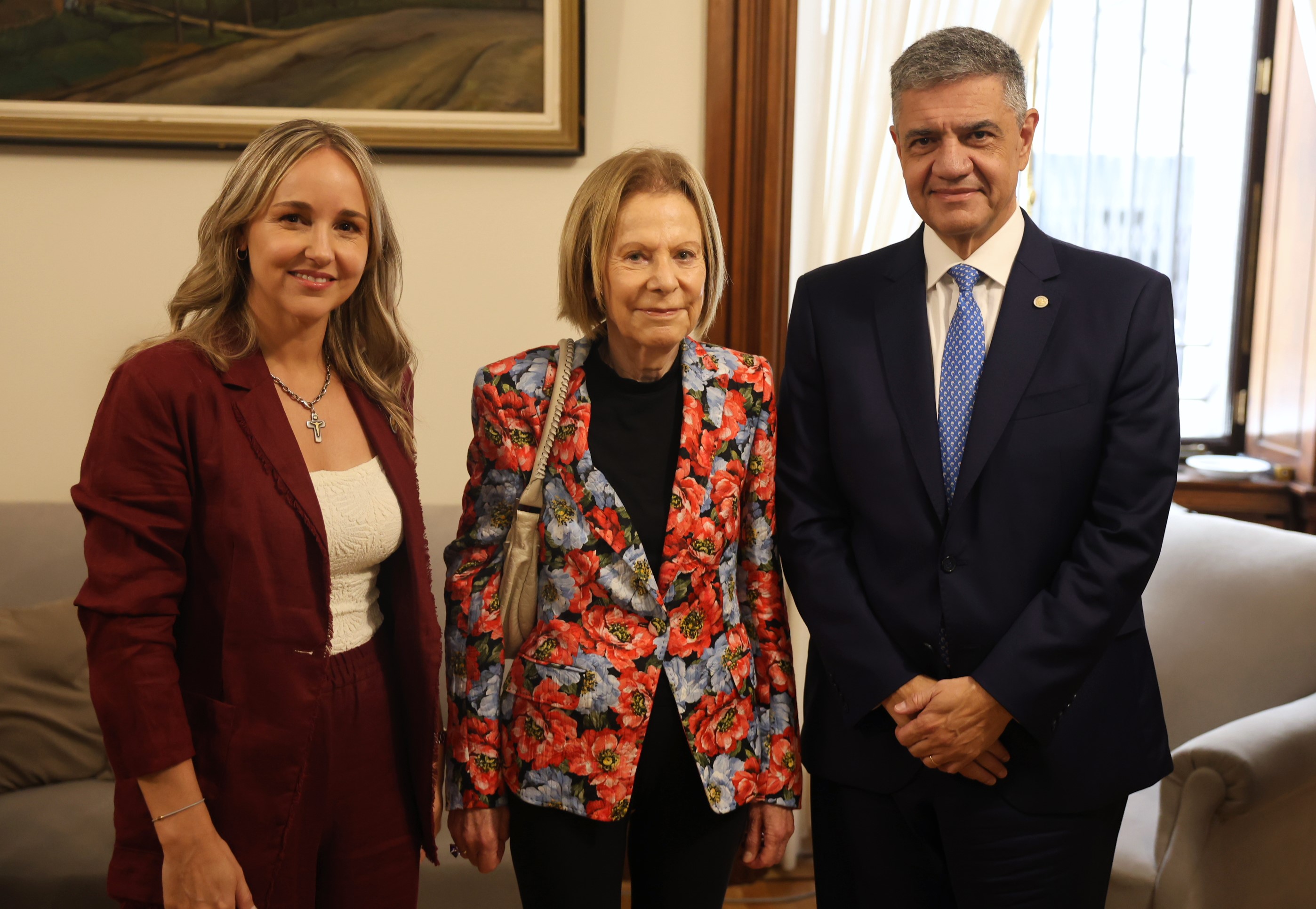 La presidenta del TSJ, Inés M. Weinberg, junto al jefe  de Gobierno, Jorge Macri y a la vicejefa y presidenta de la Legislarura, Clara Muzzio.